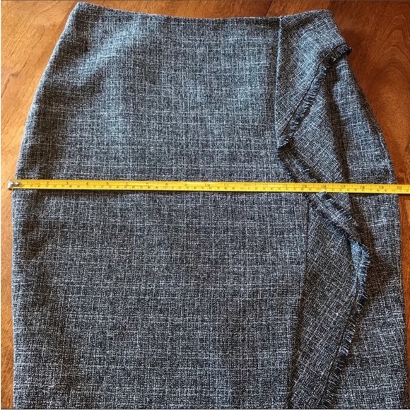 The Limited Skirt ⭐️5/$25⭐️ - Picture 9 of 10